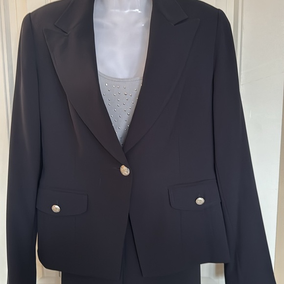 Navy 3 piece Suit. Blazer, Panta and Skirt. - Picture 5 of 14